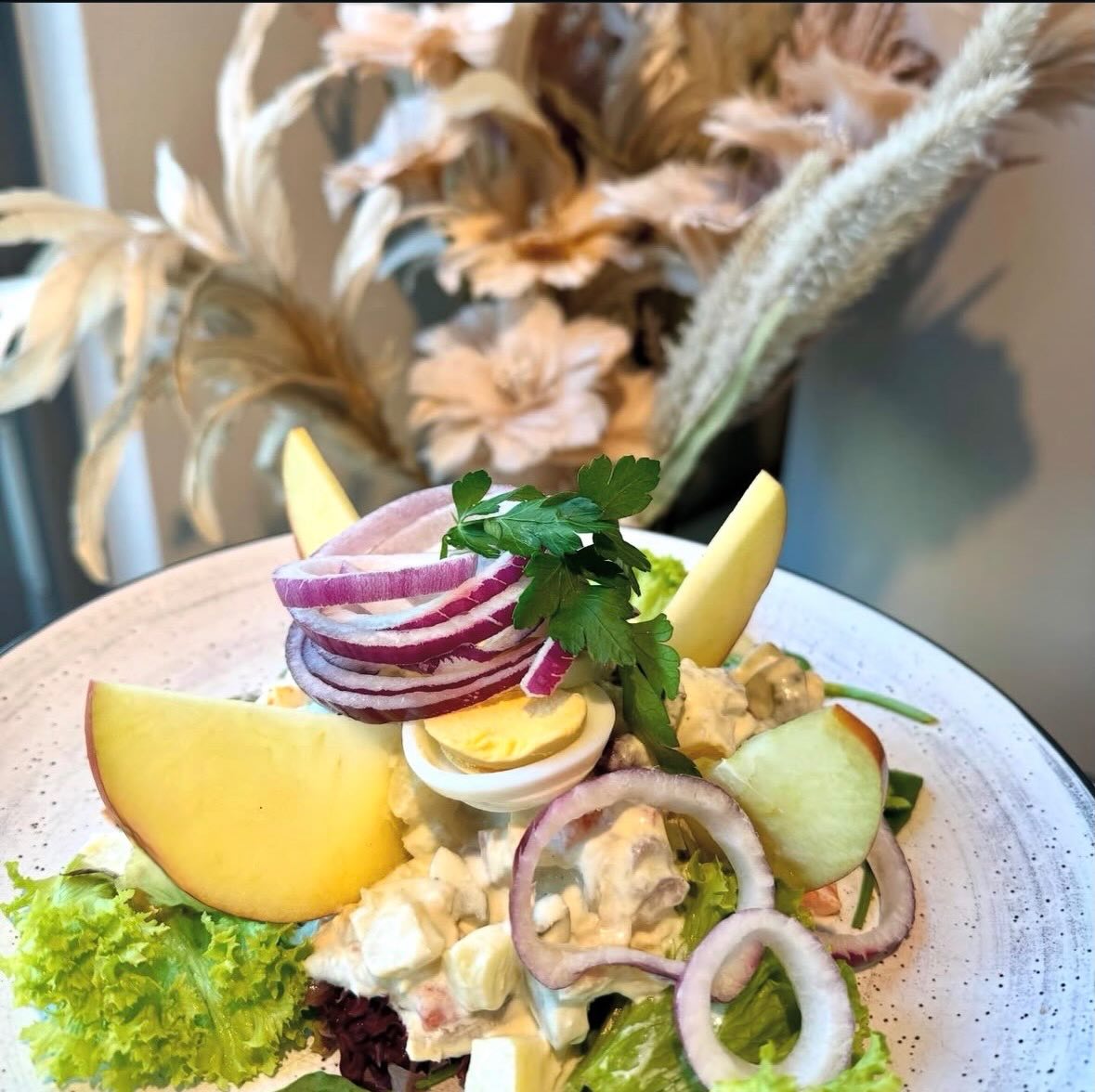 Feiner Salat vom Matjes 🐟 Heute ist der klassische Tag dafür – und natürlich haben wir ihn frisch für euch vorbereitet!
Gute Nachrichten: Unseren hausgemachter Matjessalat machen wir auch noch morgen und am Freitag frisch für euch! #matjes #matjessalat #aschermittwoch #ullmannszuckerbäckerei